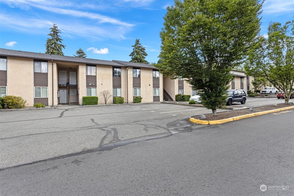 Photo of 14510 124th Avenue NE #C15, Kirkland, WA 98034 (MLS # 2233469)