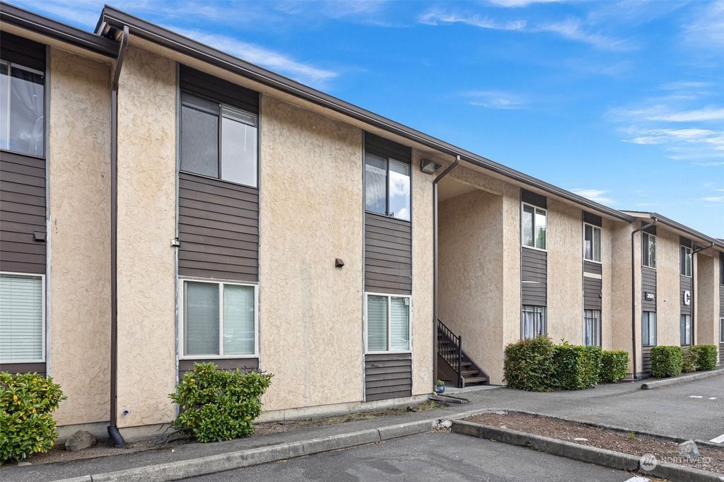 Photo of 14510 124th Avenue NE #C15, Kirkland, WA 98034 (MLS # 2233469)