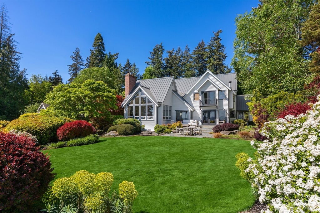 Photo of 10017 Edgecombe Place NE, Bainbridge Island, WA 98110 (MLS # 2577974)