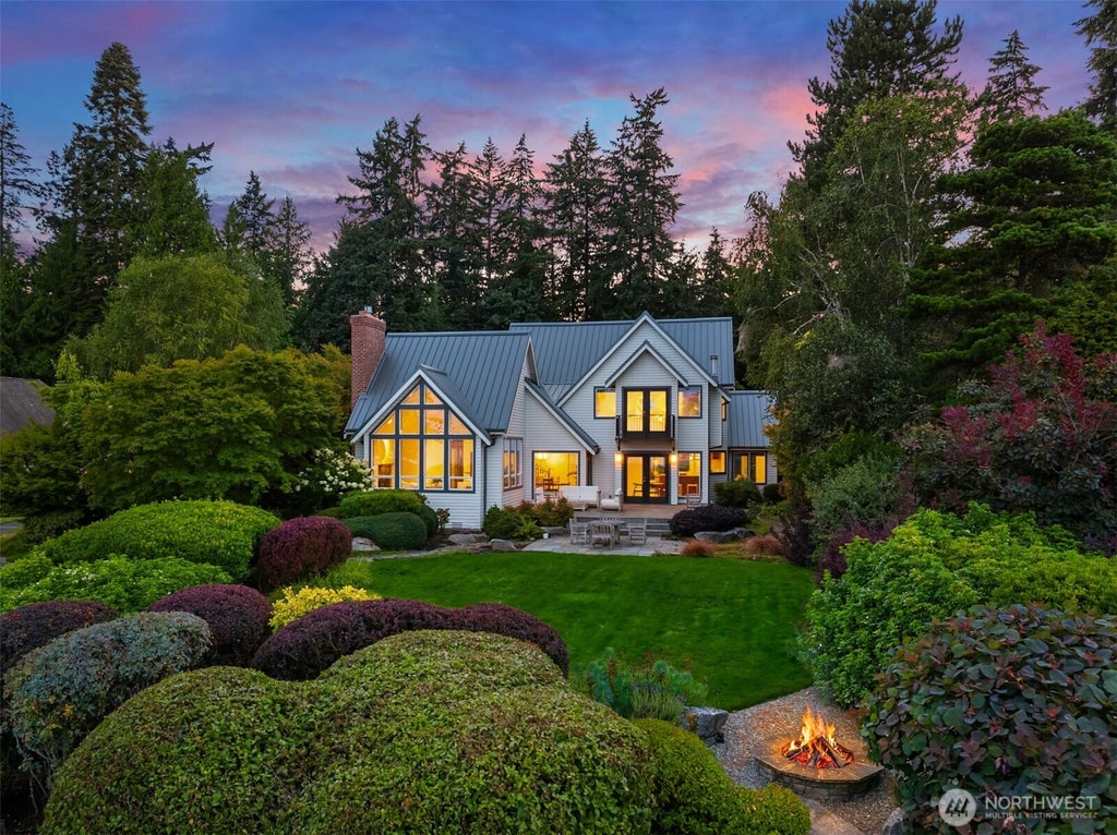 Photo of 10017 Edgecombe Place NE, Bainbridge Island, WA 98110 (MLS # 2577974)