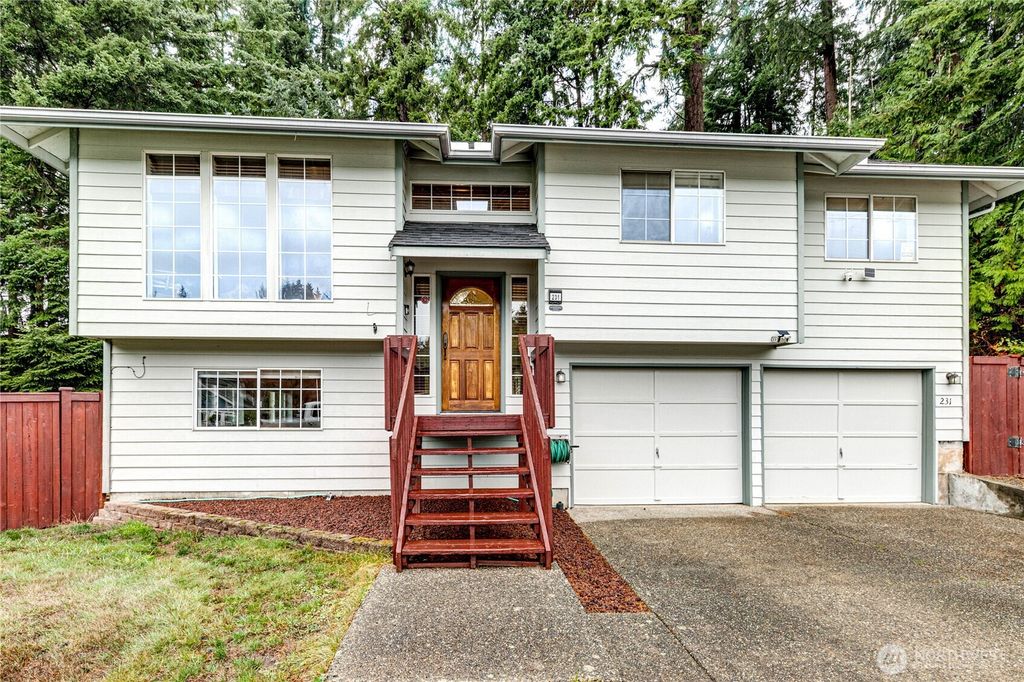 Photo of 231 59th Place SE, Everett, WA 98203 (MLS # 2454546)