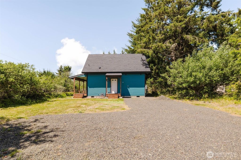 Photo of 814 Shark Court SW, Ocean Shores, WA 98569 (MLS # 2529169)