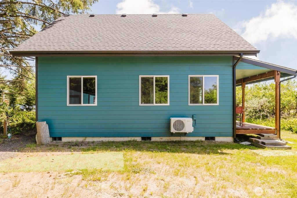 Photo of 814 Shark Court SW, Ocean Shores, WA 98569 (MLS # 2529169)