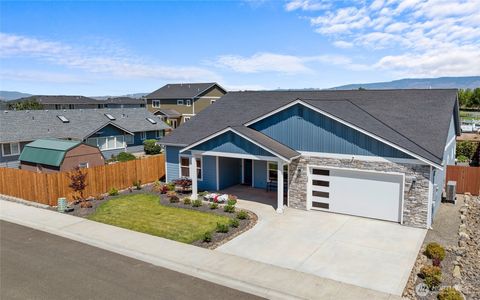 Photo of 405 E Chason Avenue, Ellensburg, WA 98926 (MLS # 2405243)