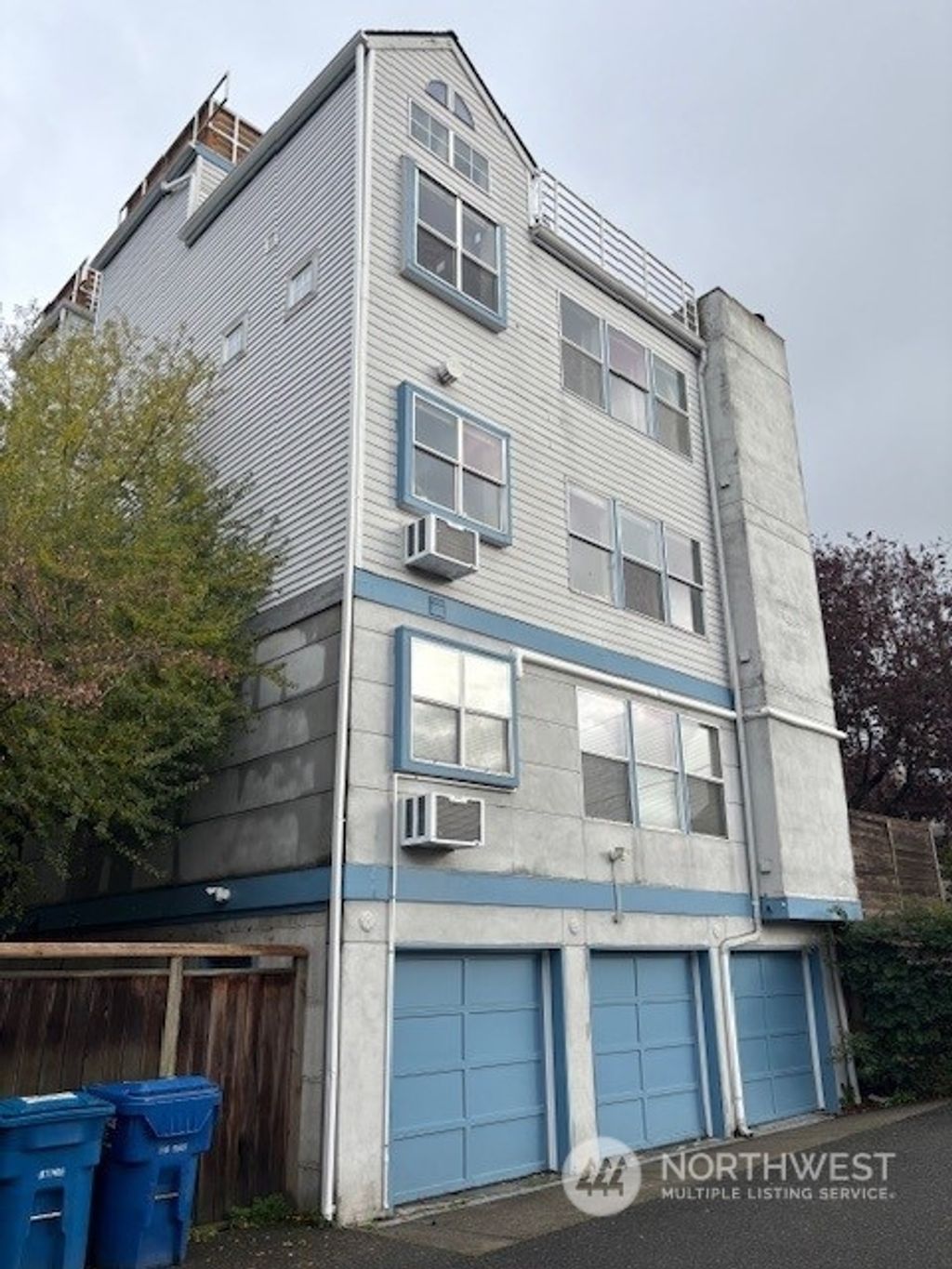Photo of 915 6th Avenue N, Seattle, WA 98109 (MLS # 2316946)