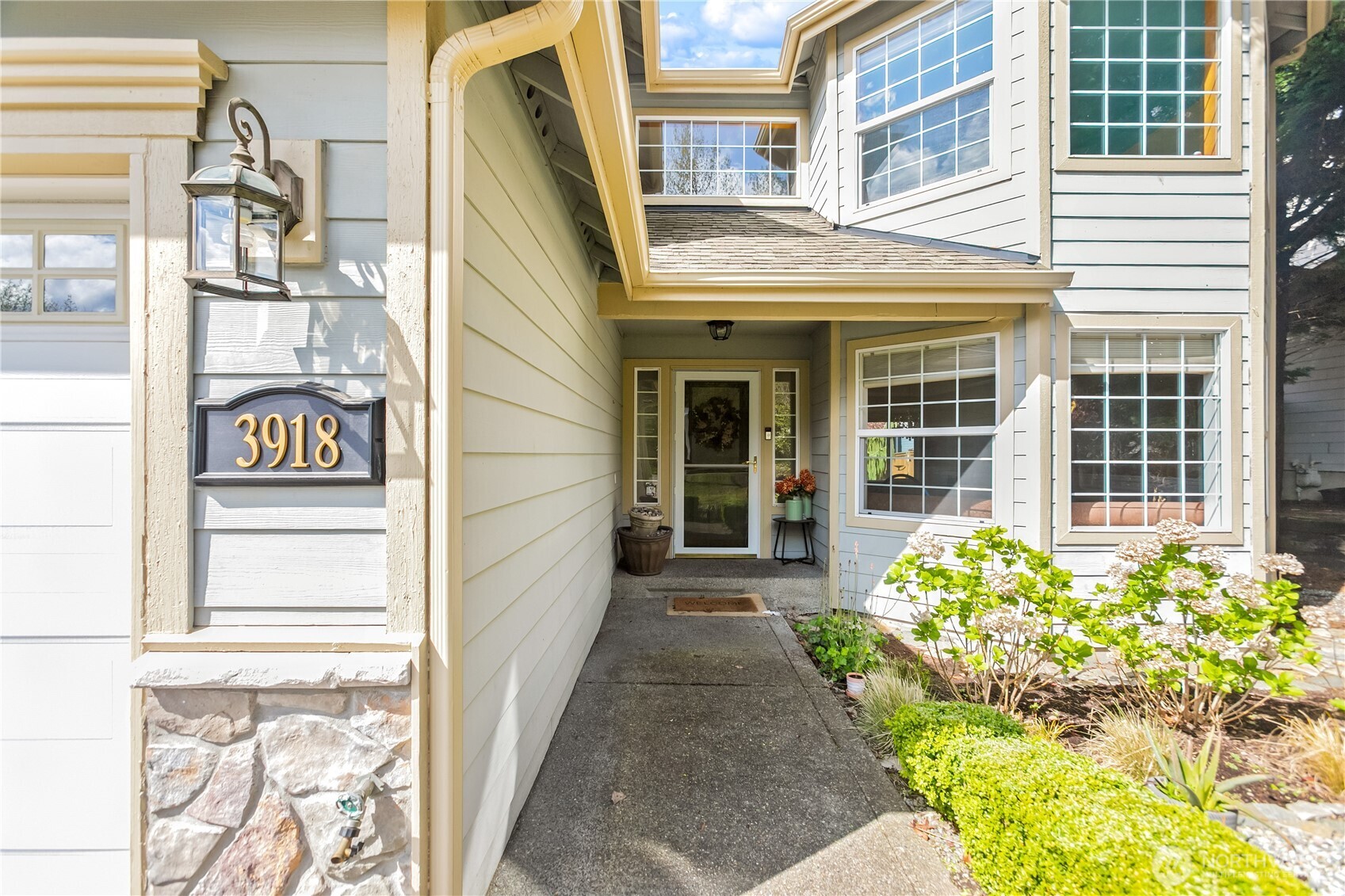 3918 Norpoint Way NE