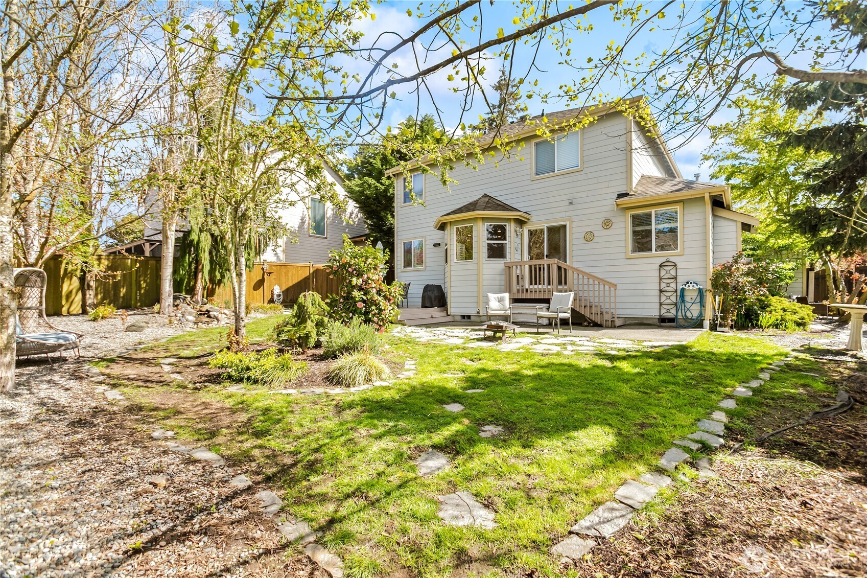 3918 Norpoint Way NE