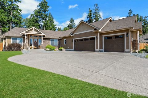 Photo of 167 Mountain Crest Lane, Eatonville, WA 98328 (MLS # 2388844)