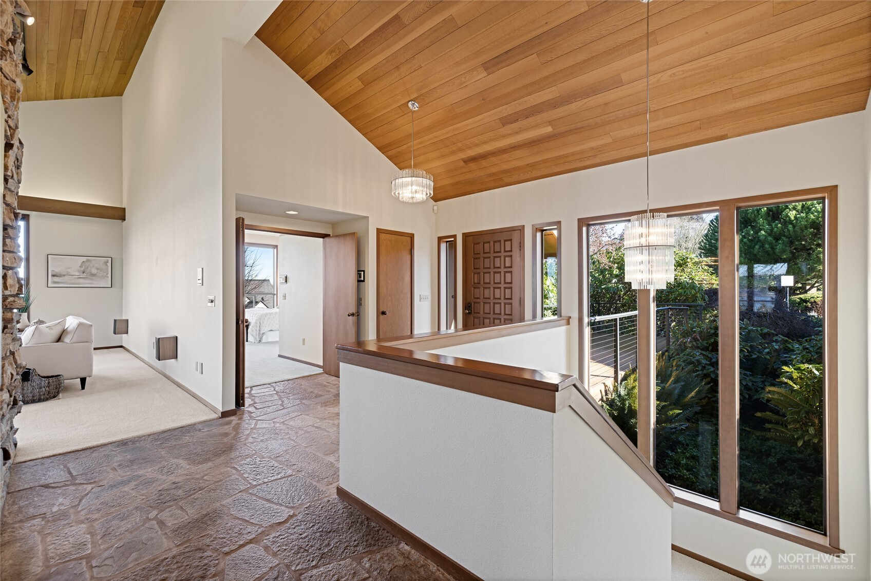 2720 Soundview Drive W