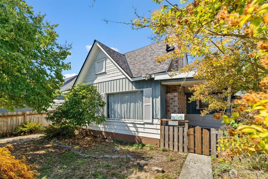 Photo of 2316 Cleveland Ave Ave, Everett, WA 98201 (MLS # 2428988)