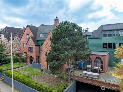 4509 19th Avenue NE Seattle WA 98105