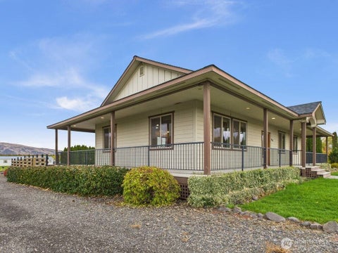 Photo of 650 S Van Well Avenue, East Wenatchee, WA 98802 (MLS # 2587396)