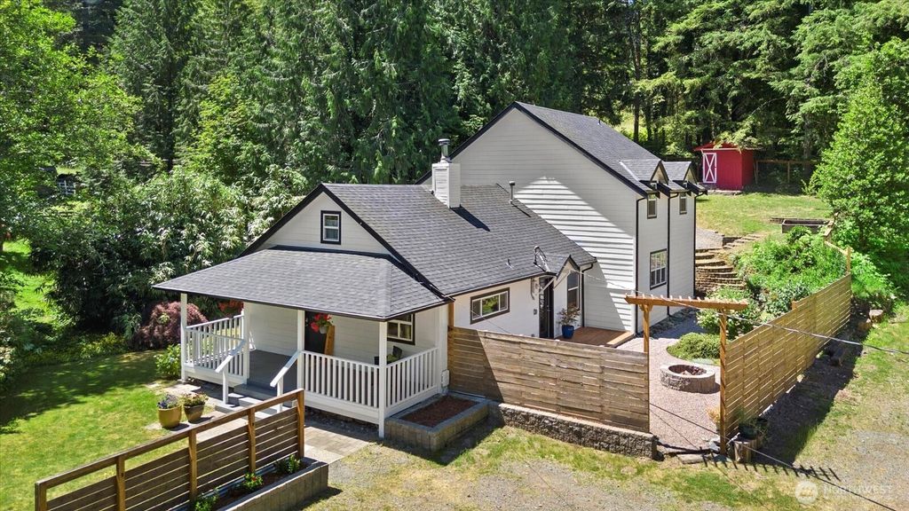 Photo of 9425 384th Avenue SE, Snoqualmie, WA 98065 (MLS # 2377083)