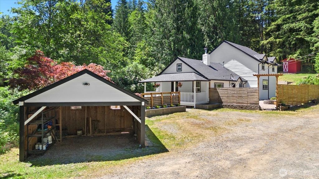 Photo of 9425 384th Avenue SE, Snoqualmie, WA 98065 (MLS # 2377083)