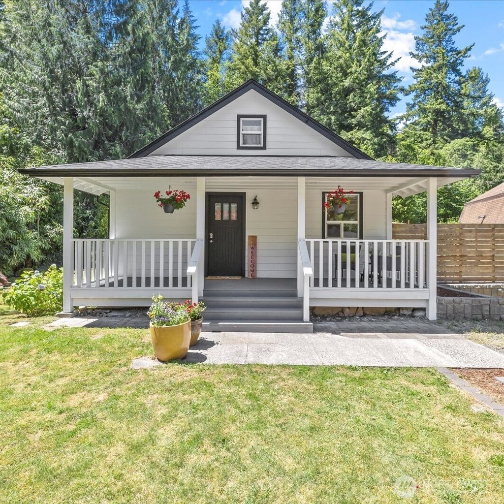 Photo of 9425 384th Avenue SE, Snoqualmie, WA 98065 (MLS # 2377083)