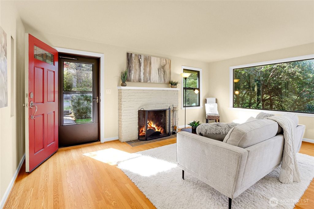 Photo of 9624 15th Avenue NE, Seattle, WA 98115 (MLS # 2367011)