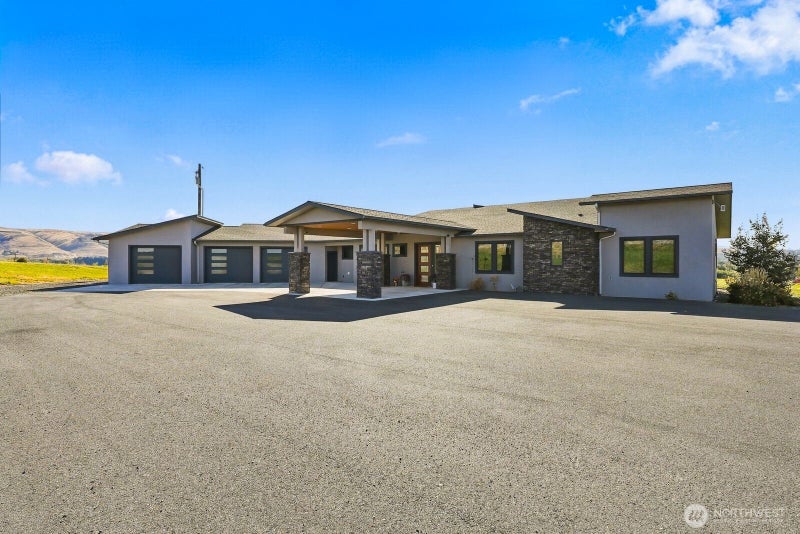 2497 E Selah Road