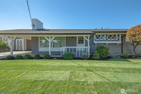 Photo of 16 Schafer Street, Wenatchee, WA 98801 (MLS # 2587823)