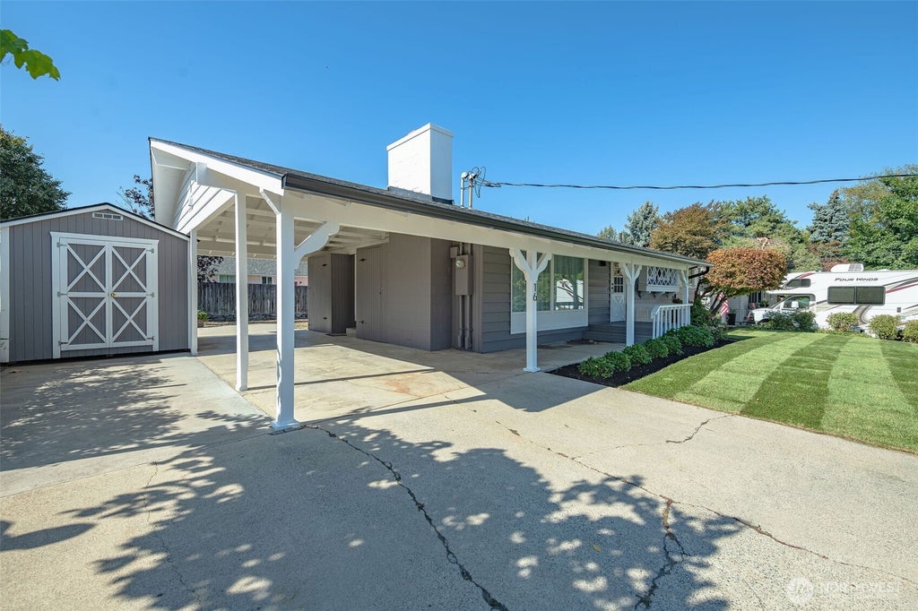 Photo of 16 Schafer Street, Wenatchee, WA 98801 (MLS # 2587823)