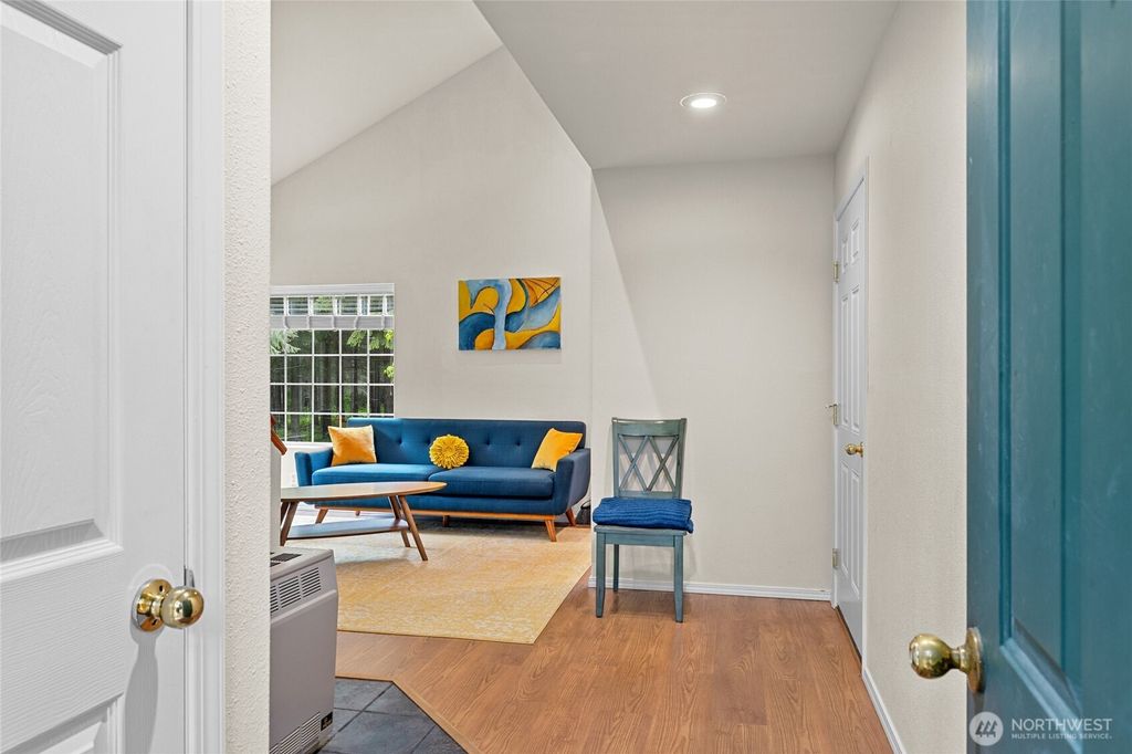 listing image 9368471244321875710
