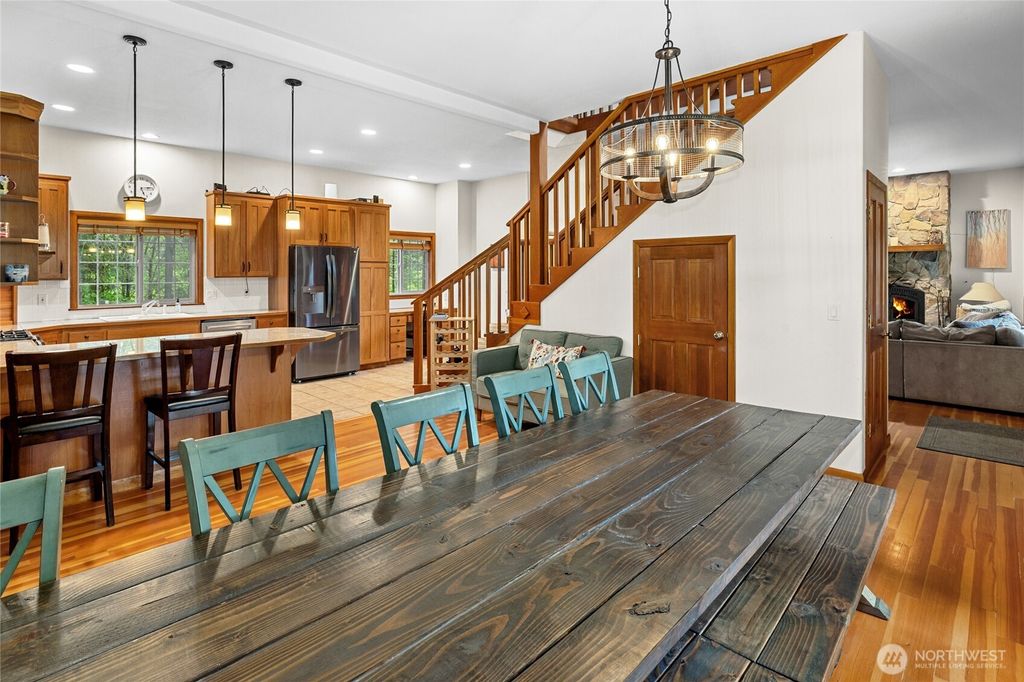 listing image 9369617502751870690