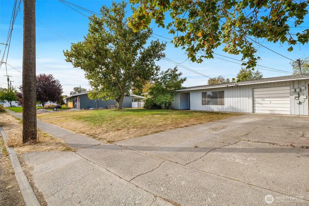 Photo of 9023 McConnell Drive #A, Moses Lake, WA 98837 (MLS # 2445329)