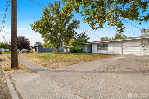 Photo of 9023 McConnell Drive #A, Moses Lake, WA 98837 (MLS # 2445329)