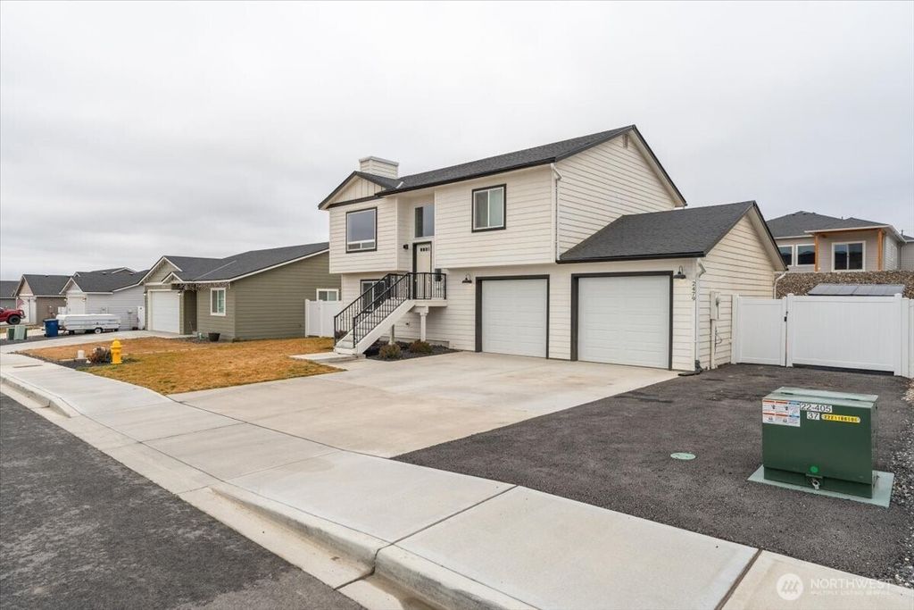 Photo of 2479 3RD Street SE, East Wenatchee, WA 98802 (MLS # 2483387)