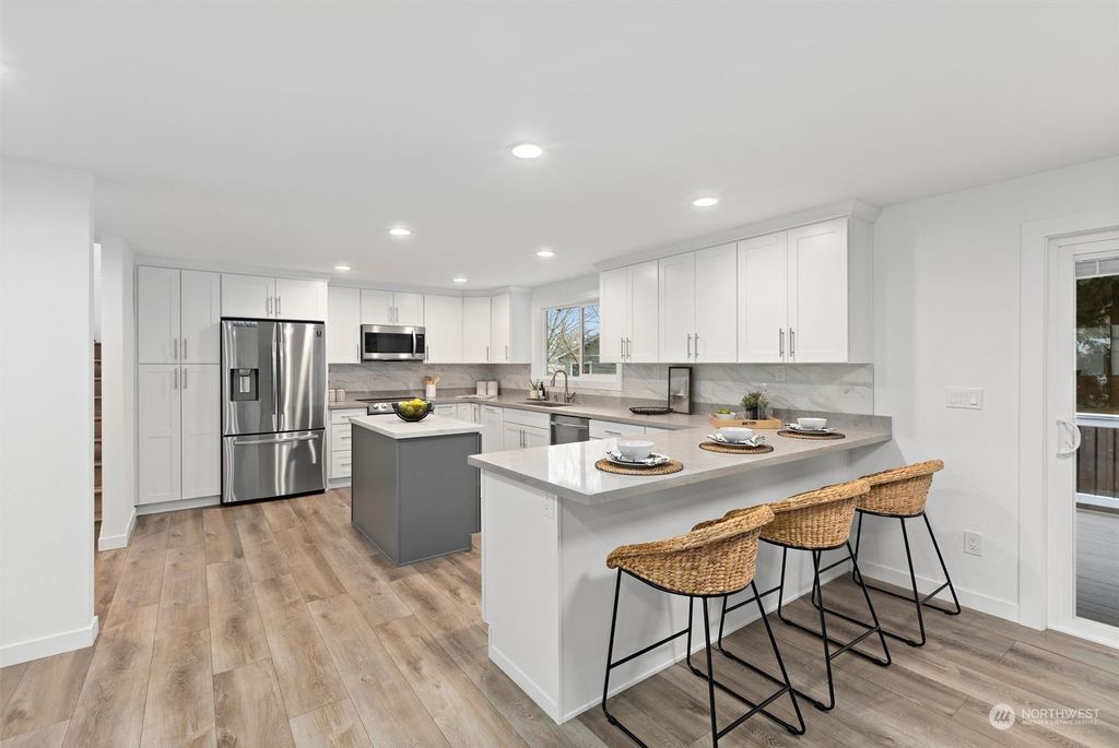 Photo of 16106 NE 107th Way, Redmond, WA 98052 (MLS # 2204269)