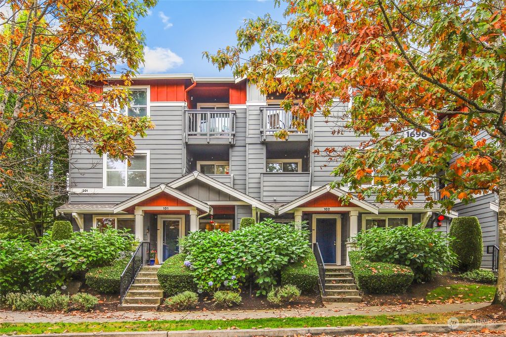 Photo of 1696 25th Avenue NE #302, Issaquah, WA 98029 (MLS # 2190834)