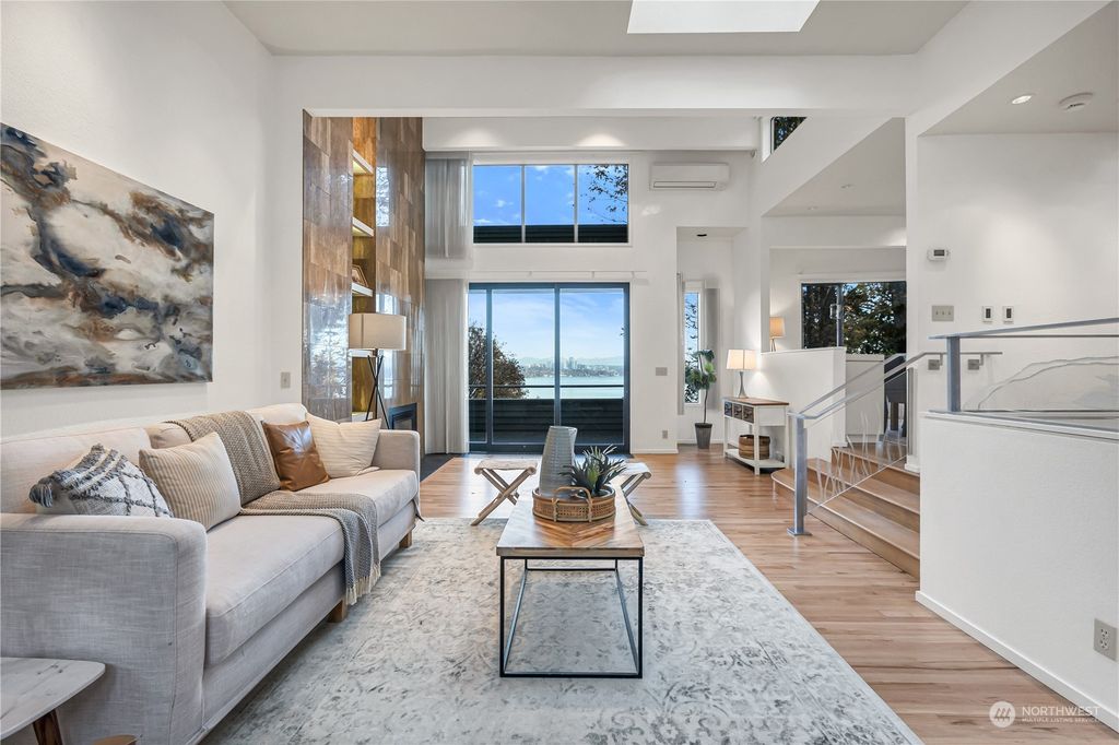 Photo of 436 36th Avenue, Seattle, WA 98122 (MLS # 2077577)