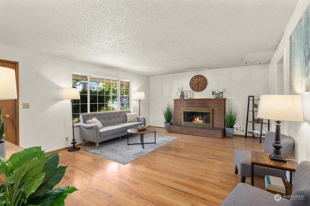 Photo of 10014 20th Avenue SW, Seattle, WA 98146 (MLS # 2130471)