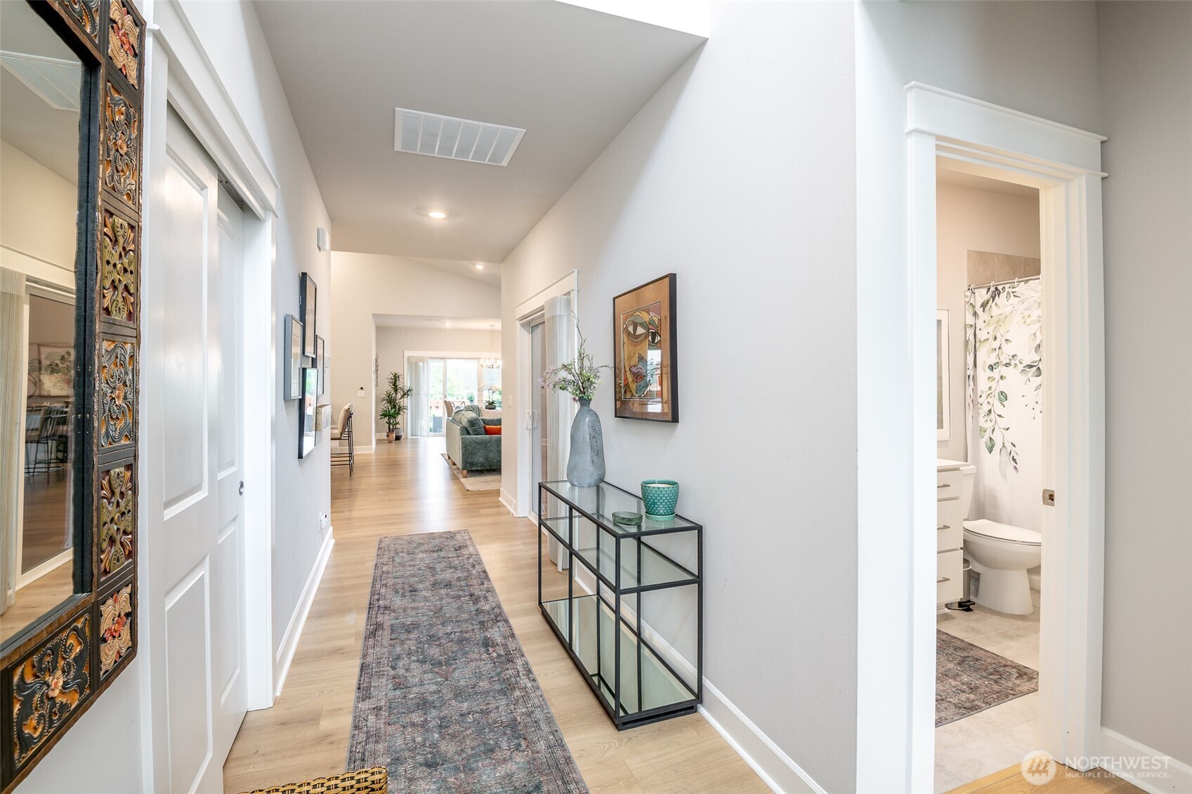 2835 Arrowroot Loop SE
