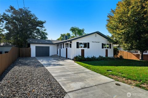 Photo of 1328 Dakota Street, Walla Walla, WA 99362 (MLS # 2452284)