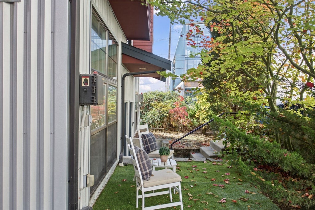 Photo of 3607 N Interlake Ave AVE N #B, Seattle, WA 98103 (MLS # 2595649)