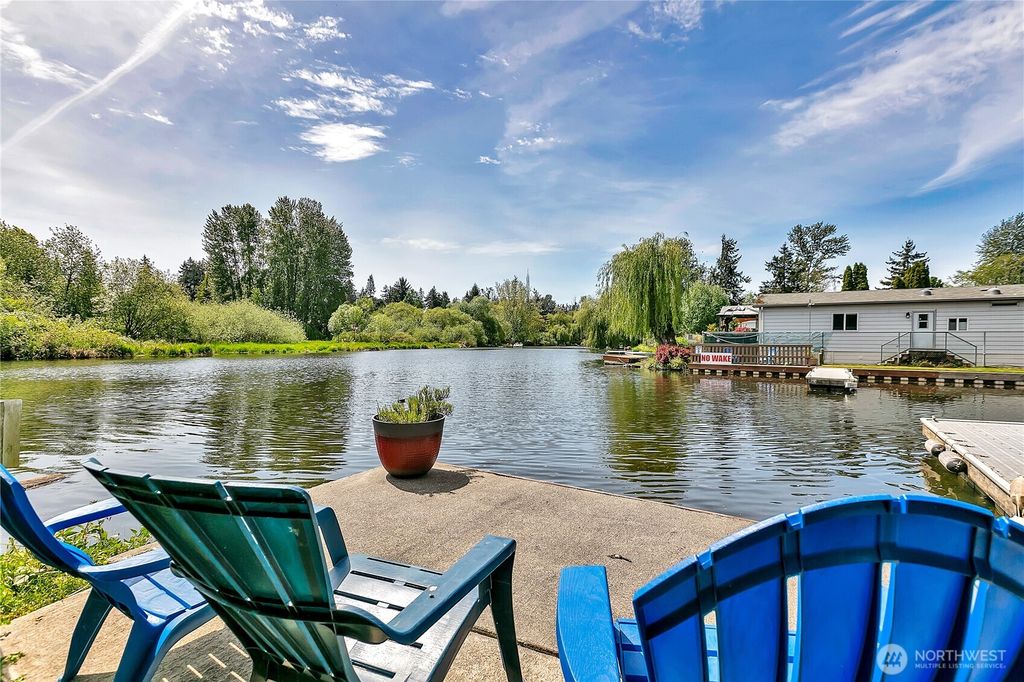 Photo of 7217 NE 175th Street #211, Kenmore, WA 98028 (MLS # 2398305)