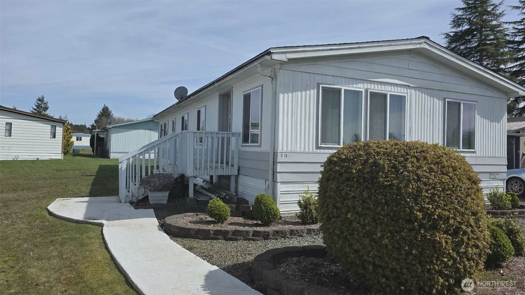 Photo of 610 Leisure Circle, Aberdeen, WA 98520 (MLS # 2504652)