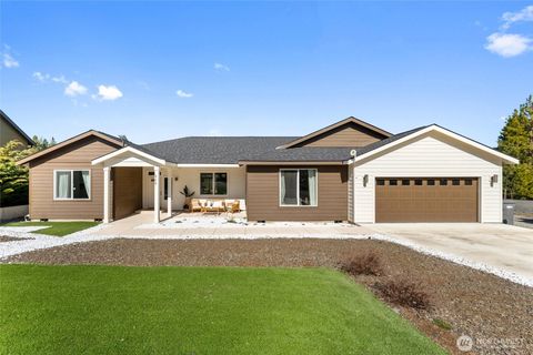 Photo of 429 Dakota Heights Drive, Cle Elum, WA 98922 (MLS # 2494473)