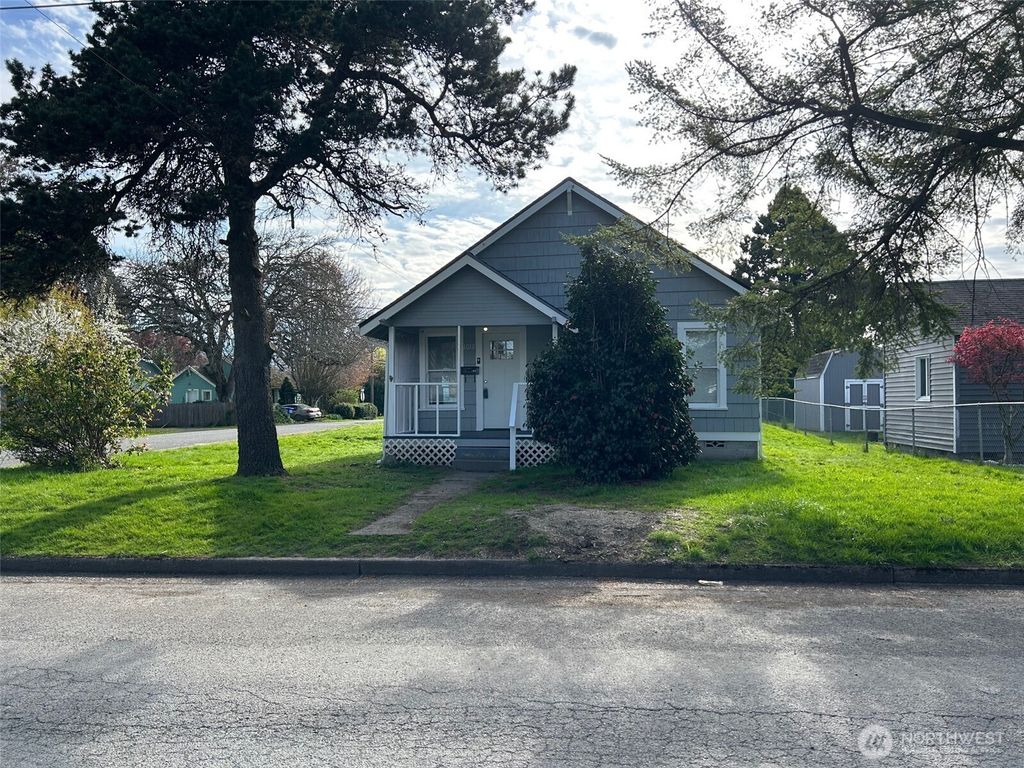 Photo of 1012 7th Street S, Kelso, WA 98626 (MLS # 2505338)