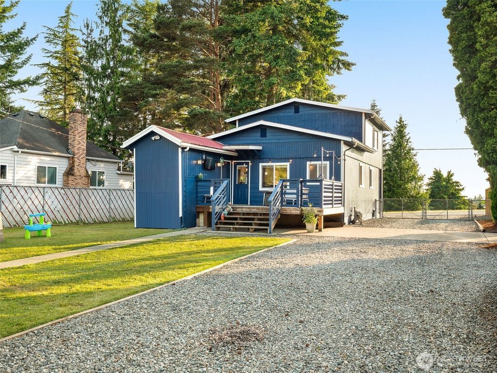 Photo of 32808 3rd Avenue, Black Diamond, WA 98010 (MLS # 2398795)