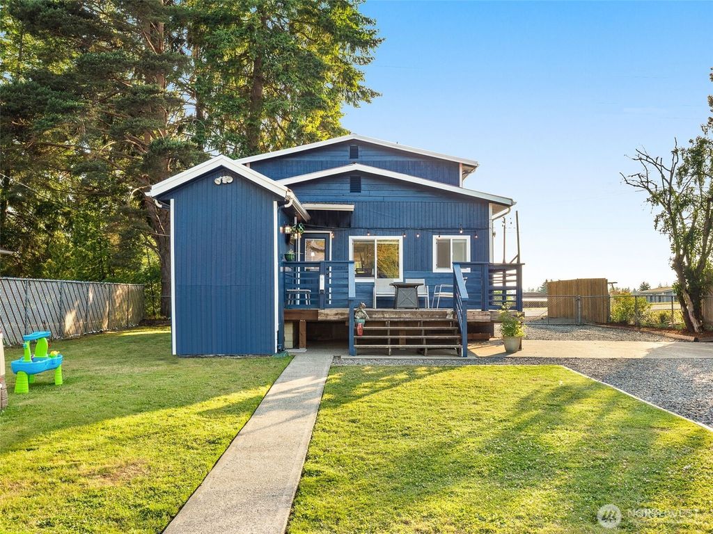 Photo of 32808 3rd Avenue, Black Diamond, WA 98010 (MLS # 2398795)