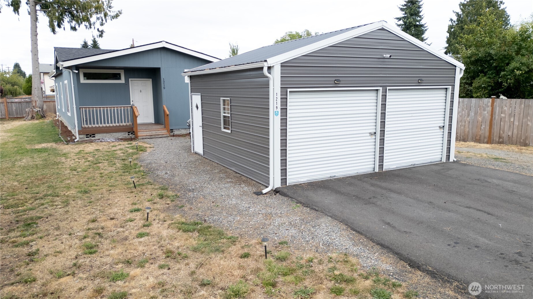 1219 W Walnut Street