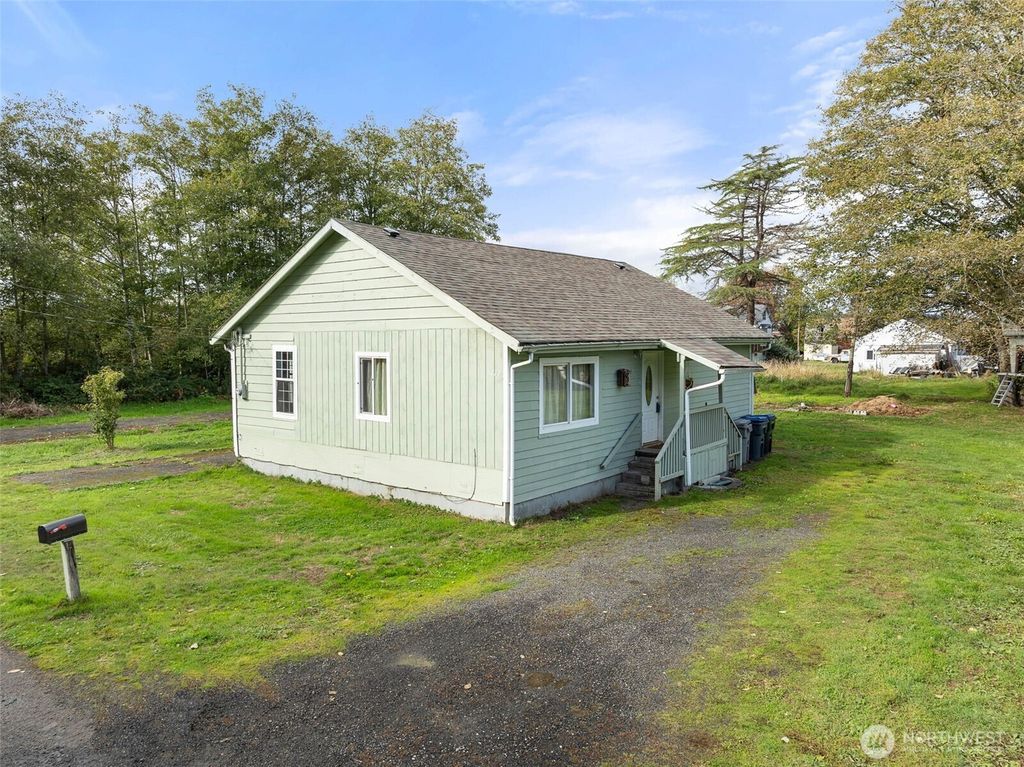 Photo of 1222 W Schley Street, Aberdeen, WA 98520 (MLS # 2448461)
