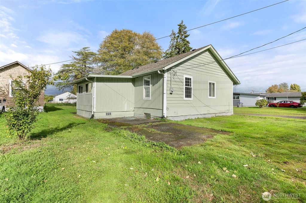 Photo of 1222 W Schley Street, Aberdeen, WA 98520 (MLS # 2448461)