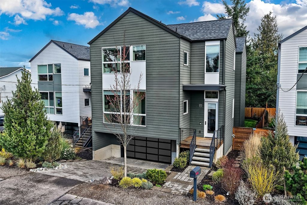 Photo of 9212 11th Avenue NW, Seattle, WA 98117 (MLS # 2492043)