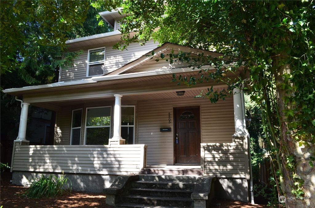 Photo of 5505 16th Avenue NE, Seattle, WA 98105 (MLS # 2152523)
