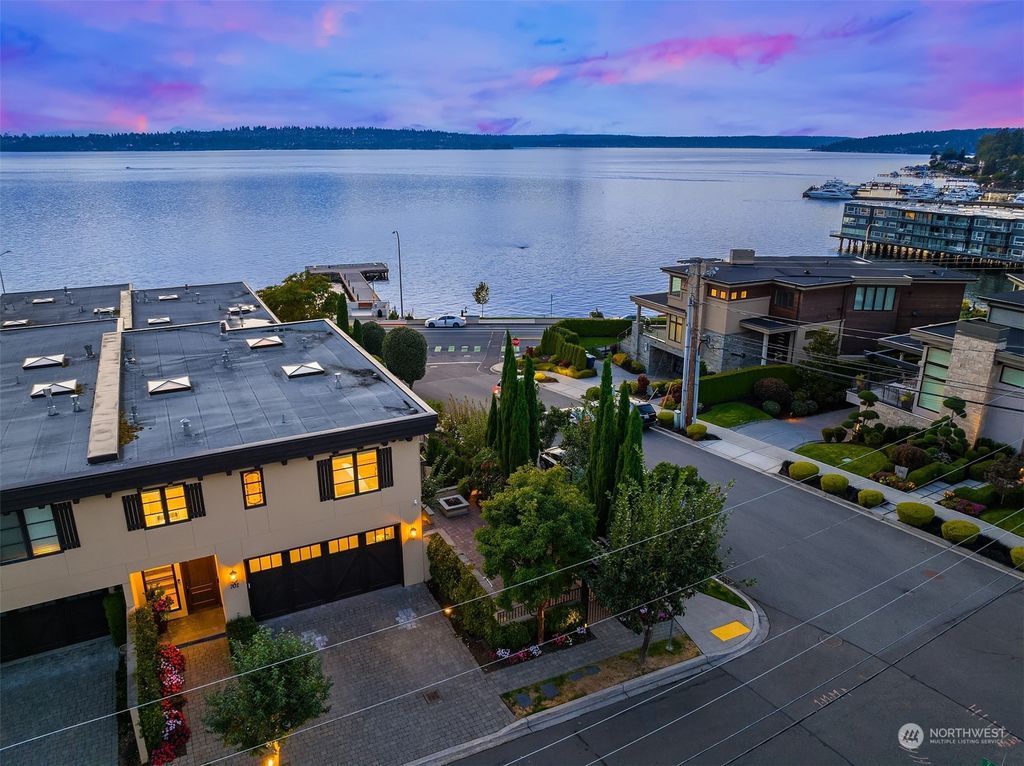 Photo of 701 1st Street S, Kirkland, WA 98033 (MLS # 1996489)