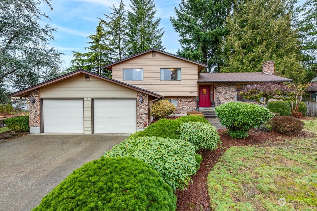 Photo of 2101 101st Street SE, Everett, WA 98208 (MLS # 2193609)