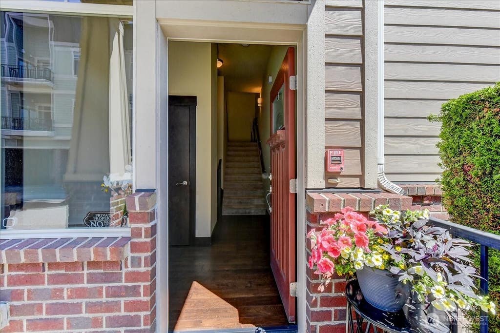 Photo of 4020 NE 3rd Place #B, Renton, WA 98056 (MLS # 2522911)