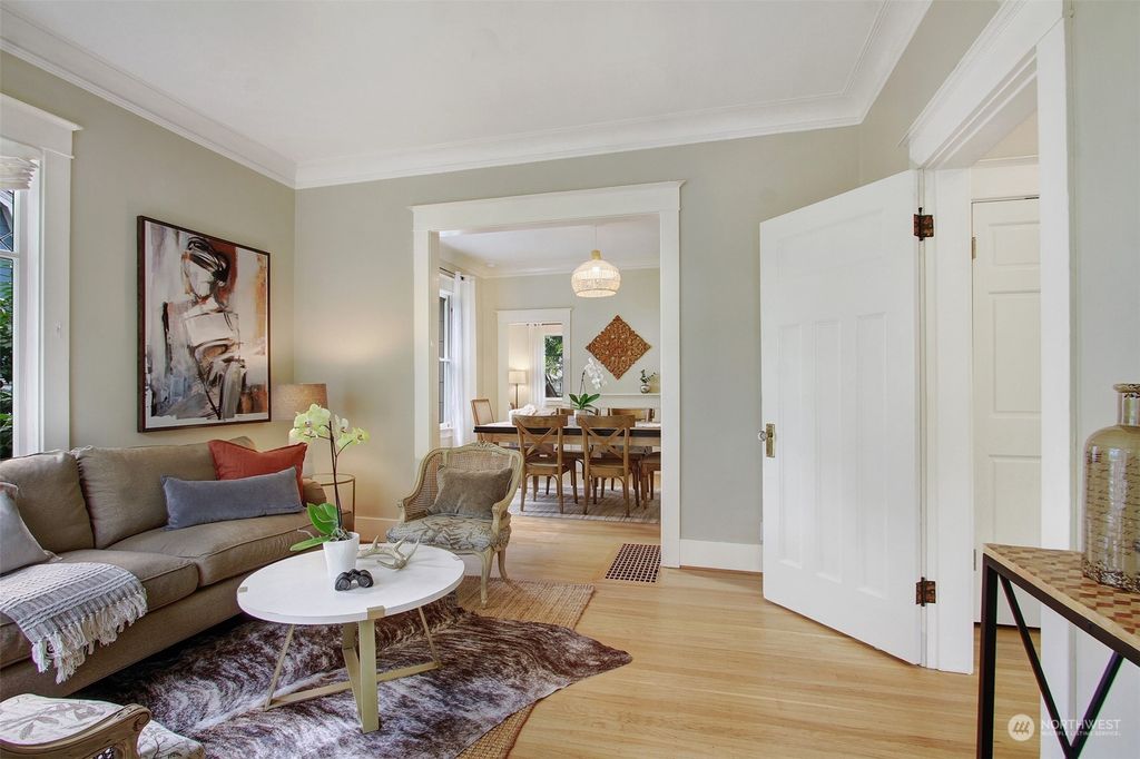 Photo of 4019 Sunnyside Avenue N, Seattle, WA 98103 (MLS # 2288917)